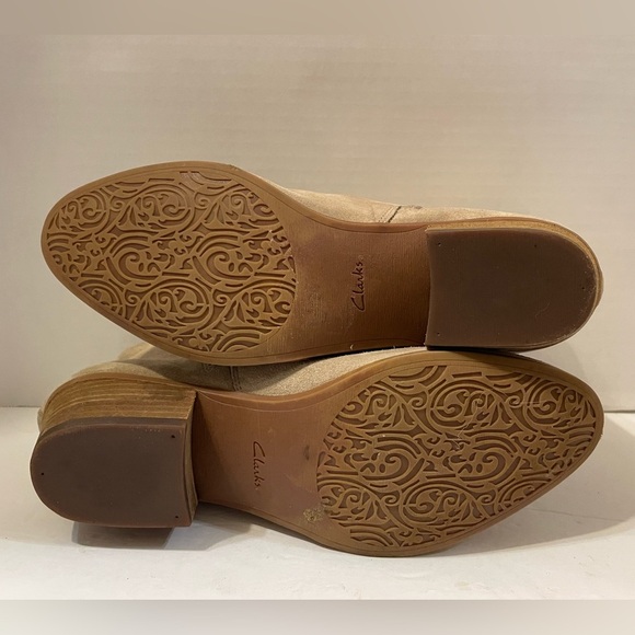 Clarks Artisan Tan Suede Ankle Boots Booties Size 9 1/2 M - Picture 10 of 11